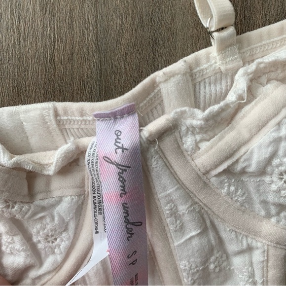 Urban Outfitters Out From Under Modern Love
Ribbed eyelet ruffle Corset bustier - Picture 8 of 8